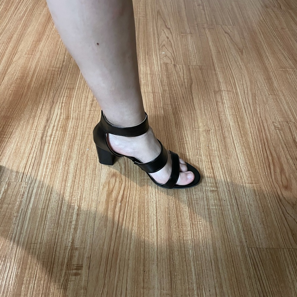 Heels - Picture 5 of 8